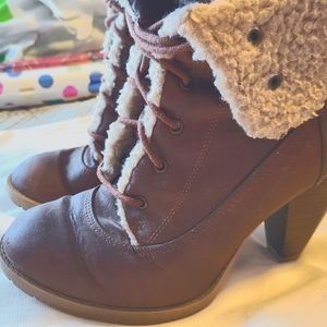 American Eagle boots size 8.5